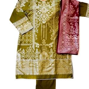 Brand new bonarsi suit by Bonanza Satarangi.